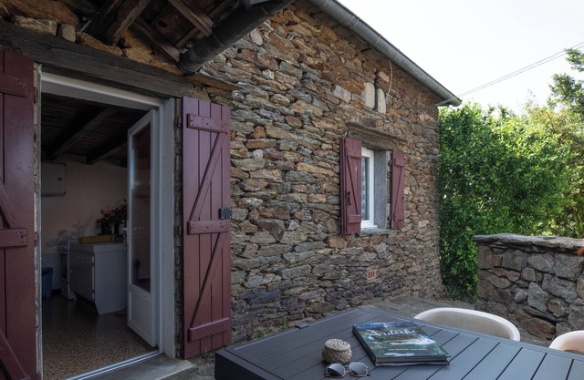 Holiday Home 'La Clède' with Mountain View, Shared Pool and Air Conditioning