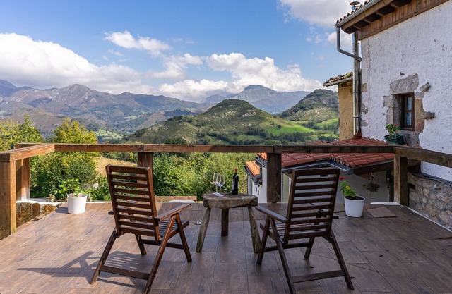 Holiday Home 'La Terraza De Onís' with Mountain View, Private Terrace and Wi-Fi