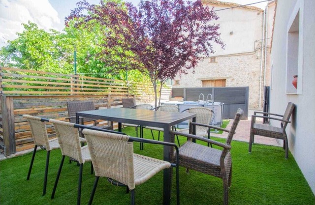 Holiday Home 'La Casa Del Maestro' with Mountain Views, Private Pool and Wi-Fi