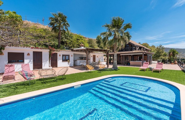 Holiday Home 'La Haima' with Sea View, Wi-Fi and Air Conditioning