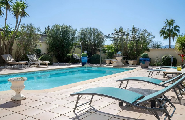 Holiday Home 'La Maison Provençale' with Private Pool, Wi-Fi and Air Conditioning
