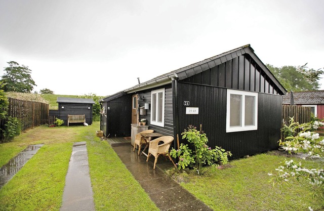 Holiday Home "Lütte Hütte" with Private Terrace and Wi-Fi