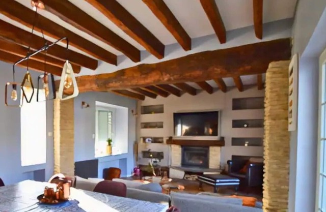 Holiday Home 'Maison Champêtre Proche De Paris' with Shared Terrace and Wi-Fi