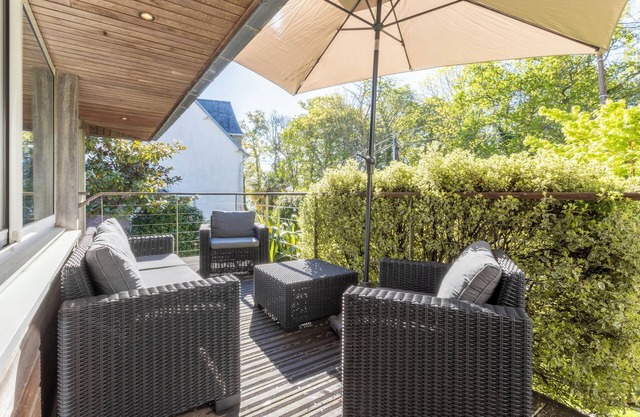 Holiday Home 'Maison De Kerobistin - Beach 150m Away' with Sea View, Wi-Fi and Air Conditioning