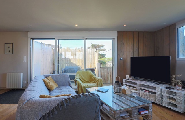 Holiday Home 'Maison De Charme Vue Mer Et Jacuzzy' with Private Garden and Wi-Fi
