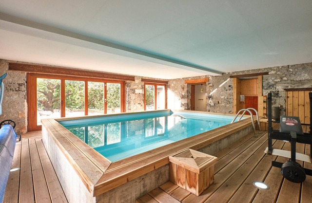Holiday Home 'Maison' with Mountain View, Shared Terrace and Wi-Fi