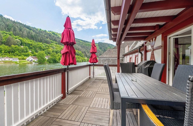 Holiday Home 'Moseljuwel' with Sauna, Pool and Lake View