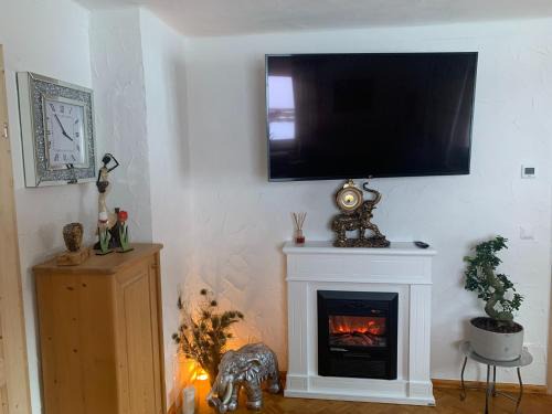 Holiday Home Muhr near Ski Slopes, cleaning included