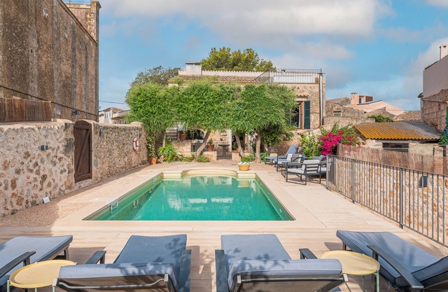 Holiday Home 'Numero Uno' with Sea View, Wi-Fi and Air Conditioning