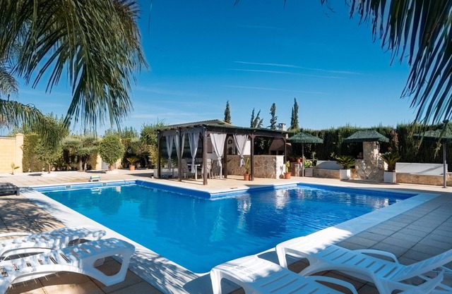 Holiday Home 'Oasis' with Private Pool, Wi-Fi and Air Conditioning