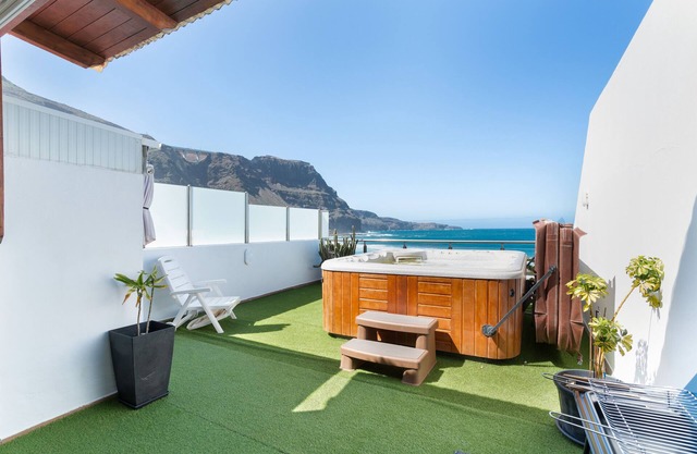 Holiday Home 'Oleaje' with Sea View, Wi-Fi and Air Conditioning