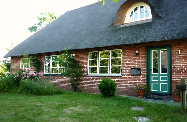Holiday Home 'Osterdeich' with Private Terrace, Private Garden and Wi-Fi