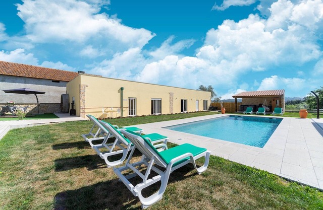 Holiday Home in Netos with Pool and Sauna