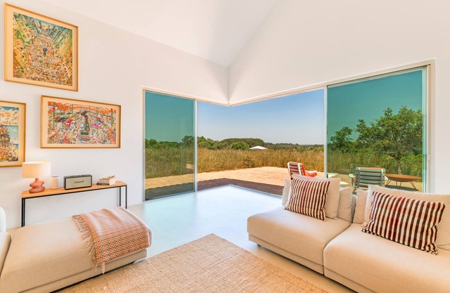 Holiday Home 'Casa Do Regadio - Principal' with Private Pool, Private Terrace and Wi-Fi