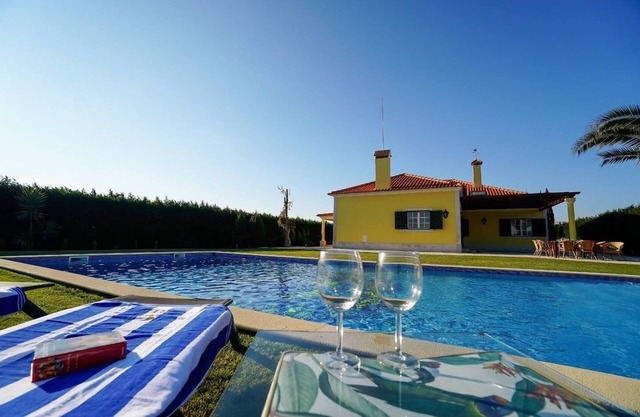 Holiday Home 'Rocha's House' with Private Pool, Private Terrace and Wi-Fi
