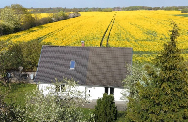 Holiday Home 'Small House on a Field' with Garden & Wi-Fi