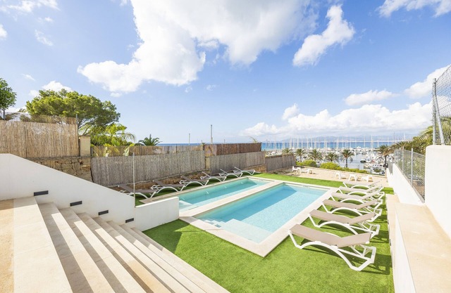 Holiday Home 'Son Veri D'abaix Derecha' with Sea View, Wi-Fi and Air Conditioning