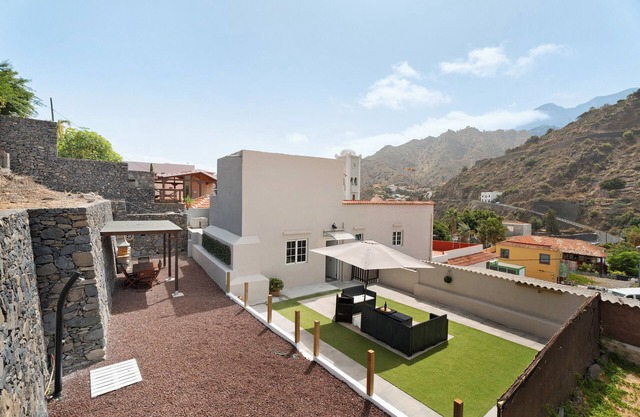 Holiday Home 'Tierra Mojada' with Mountain View, Private Terrace and Balcony