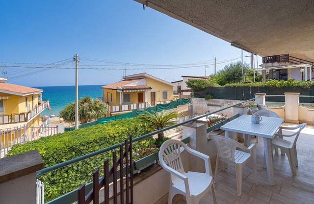 Holiday Home "Villa Clara" with Sea View, Covered Terrace & Garden