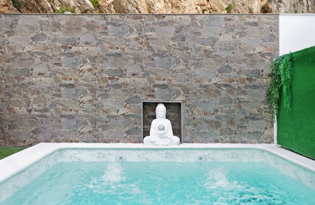 Holiday Home 'Villa Españolillas' with Mountain View, Pool, Terrace and Wi-Fi