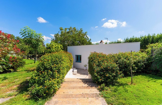 Holiday Home 'Villetta Le More' with Large Private Garden, Wi-Fi and Air Conditioning