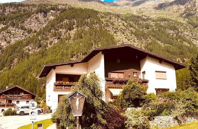 Holiday home with balcony and ski storage