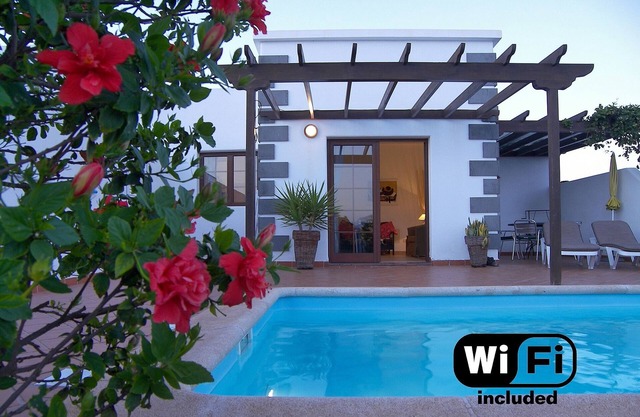 Holiday home with Private Heated Pool In Own Walled Grounds