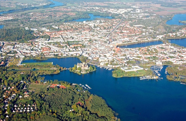 Holiday home with large property, private jetty, small beach and rowing boat