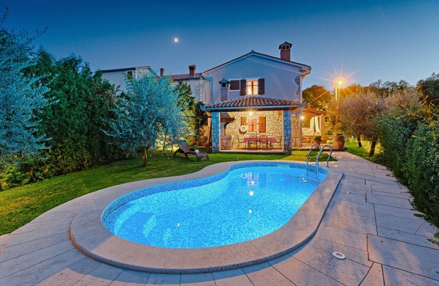 Holiday house Albino * garden, private pool, terrace with BBQ, WiFi