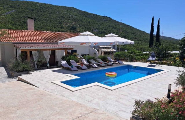 Holiday house Daisy with heated pool,villa only for you.