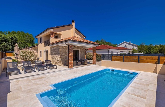 Holiday house DIVNA with private pool
