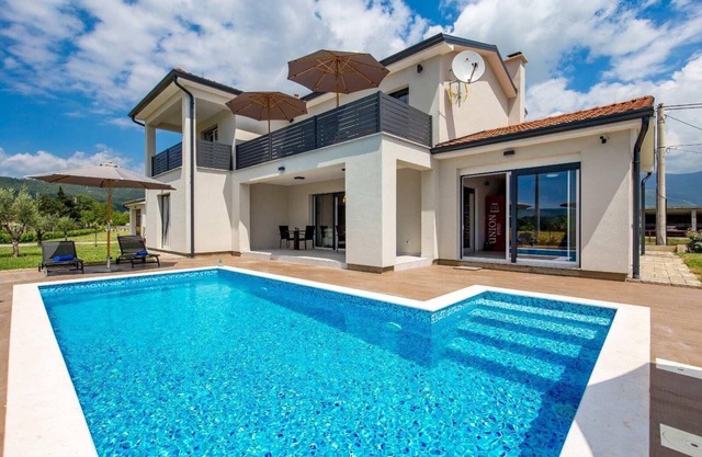 Holiday house Drazice for 1 - 8 persons with 4 bedrooms - Holiday house