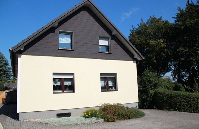 Holiday house in Mützenich - close proximity to the Eifelsteig and the RAVEL route