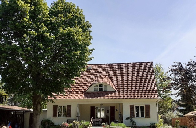 Holiday house in the green north of Potsdam with a large garden