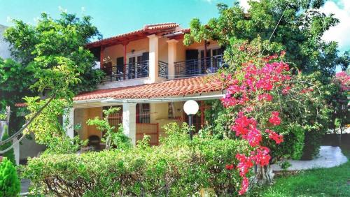 Holiday House Litsa 50 metres from Agios Gordios Beach