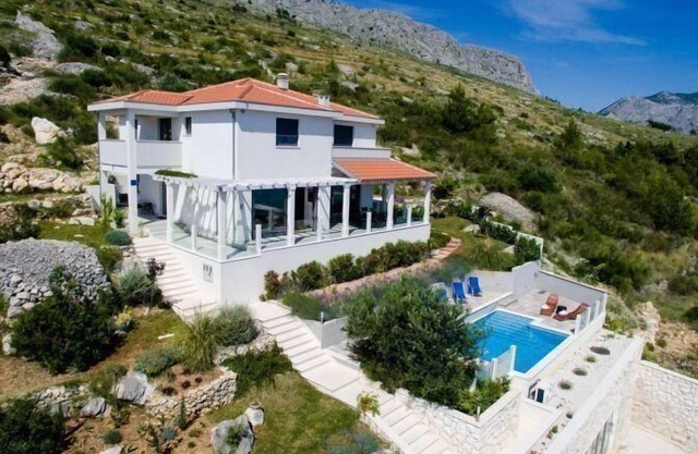 Holiday house Omiš for 1 - 10 persons with 5 bedrooms - Holiday home