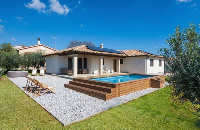 Holiday house Pula for 1 - 6 persons with 3 bedrooms - Holiday home