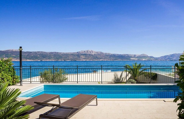 Holiday house Slatine for 1 - 12 persons with 6 bedrooms - Holiday home