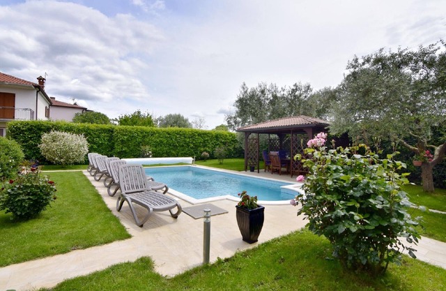 Holiday house Umag for 1 - 8 persons with 3 bedrooms - Holiday home