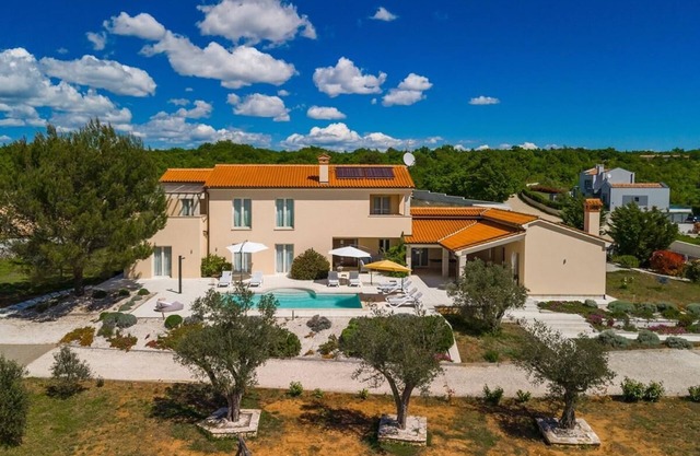 Holiday house Vodnjan for 1 - 8 persons with 4 bedrooms - Holiday home