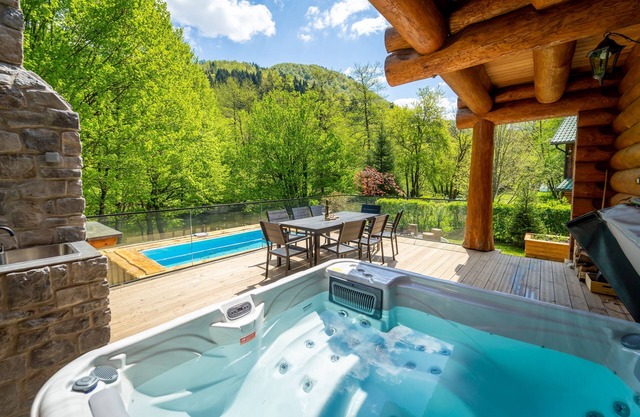 Holiday house with a swimming pool Brod na Kupi, Gorski kotar (K-23012)
