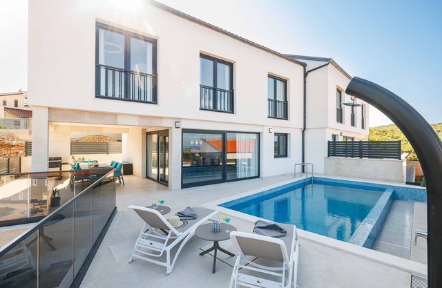 Holiday house with a swimming pool Vrbnik, Krk (K-24519)