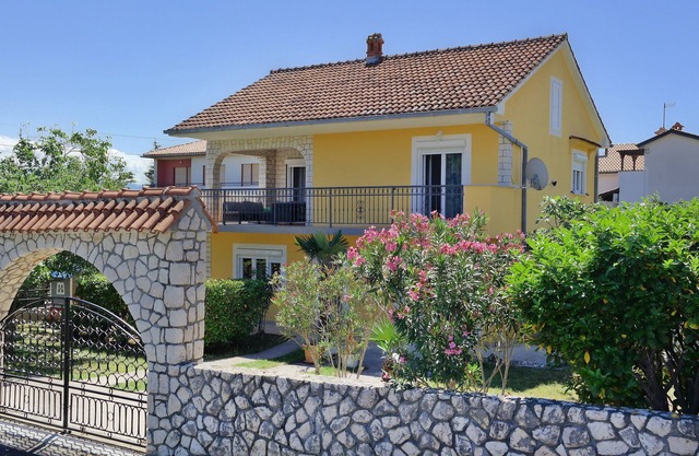 Holiday house with pool