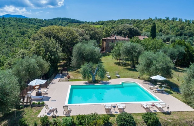 Holiday in touch with nature, in a typical stone house surrounded by a large garden and panoramic se