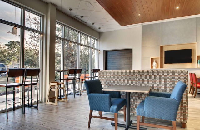 Holiday Inn Express & Suites Charleston NE Mt Pleasant US17 by IHG