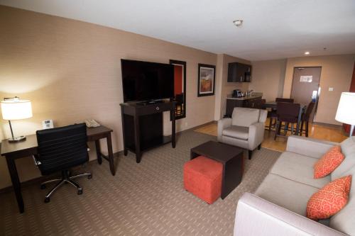 Holiday Inn Express Hotel & Suites Chatham South by IHG