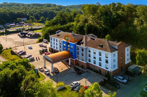 Holiday Inn Express & Suites Cross Lanes by IHG