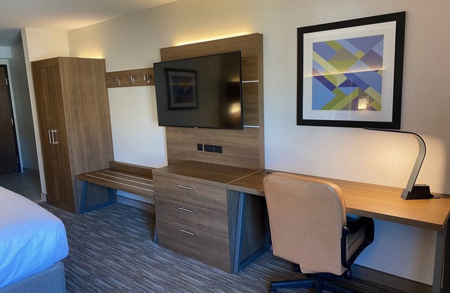 Holiday Inn Express & Suites Chatsworth by IHG