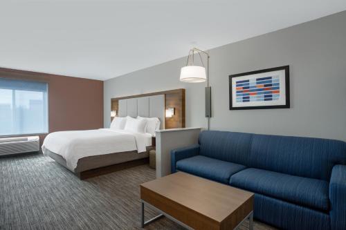 Holiday Inn Express & Suites Clinton by IHG