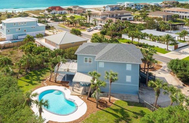 Holiday Isle Serenity - Downtown Destin, Game Room, Golf Cart, Heated Pool!